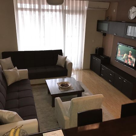 Redon'S City Center Apartment Pristina Eksteriør bilde