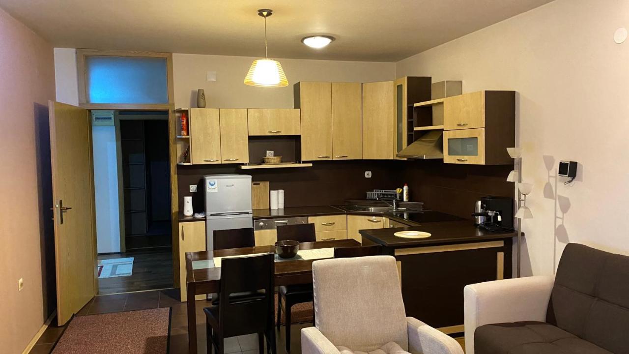 Redon'S City Center Apartment Pristina Eksteriør bilde