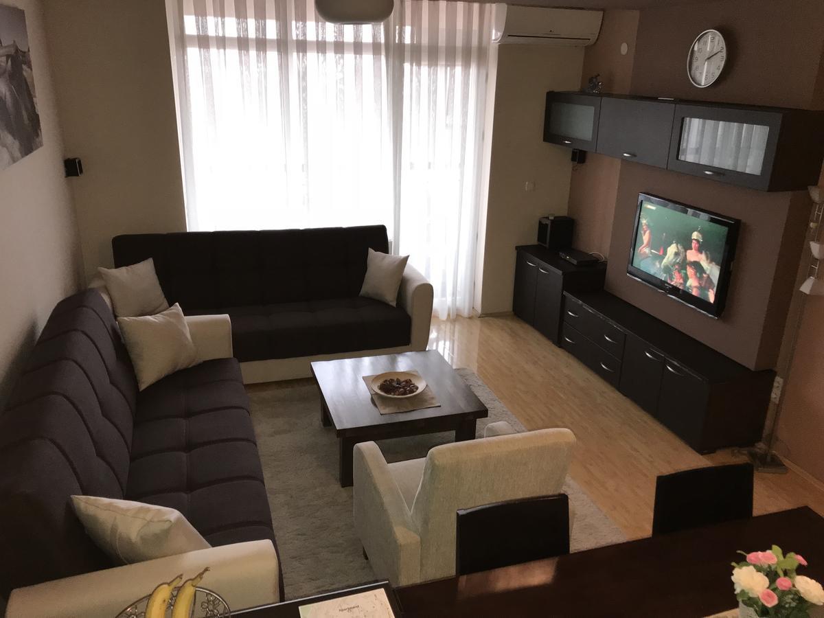 Redon'S City Center Apartment Pristina Eksteriør bilde